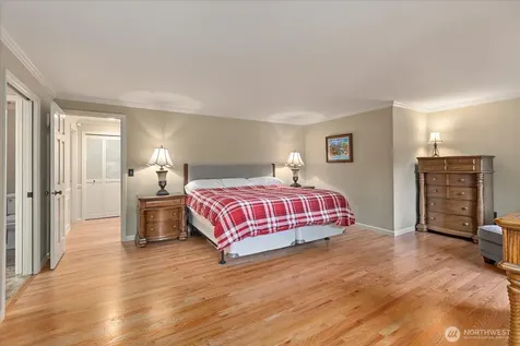6807 214th Avenue NE Redmond WA 98053