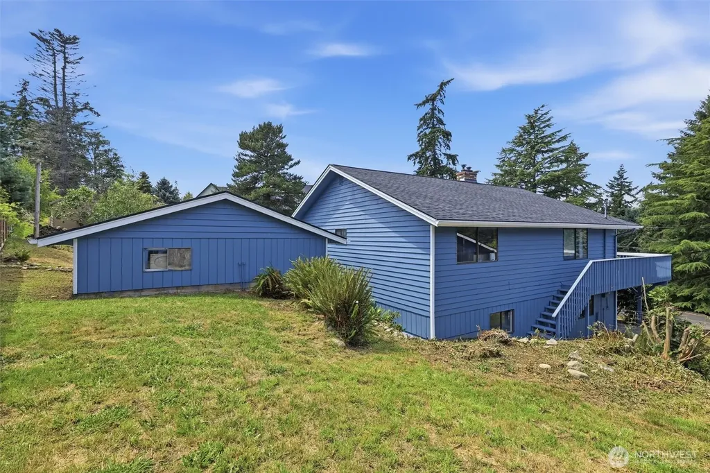 352 Lochwood Drive Camano Island WA 98282