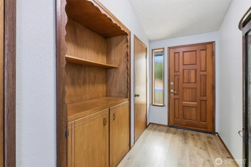 352 Lochwood Drive Camano Island WA 98282