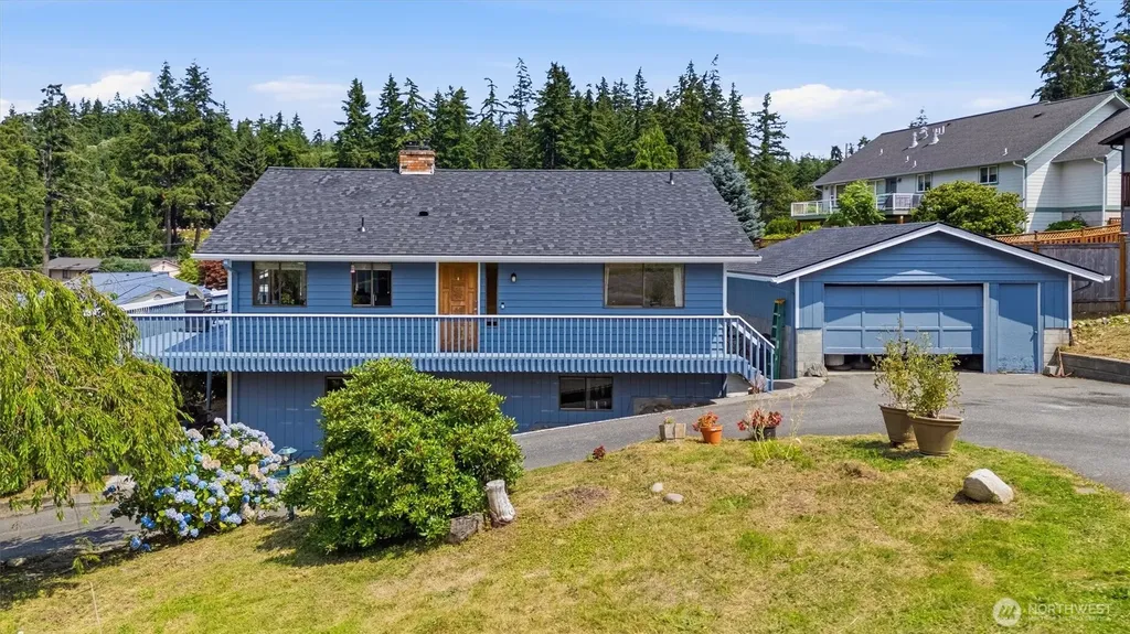 352 Lochwood Drive Camano Island WA 98282