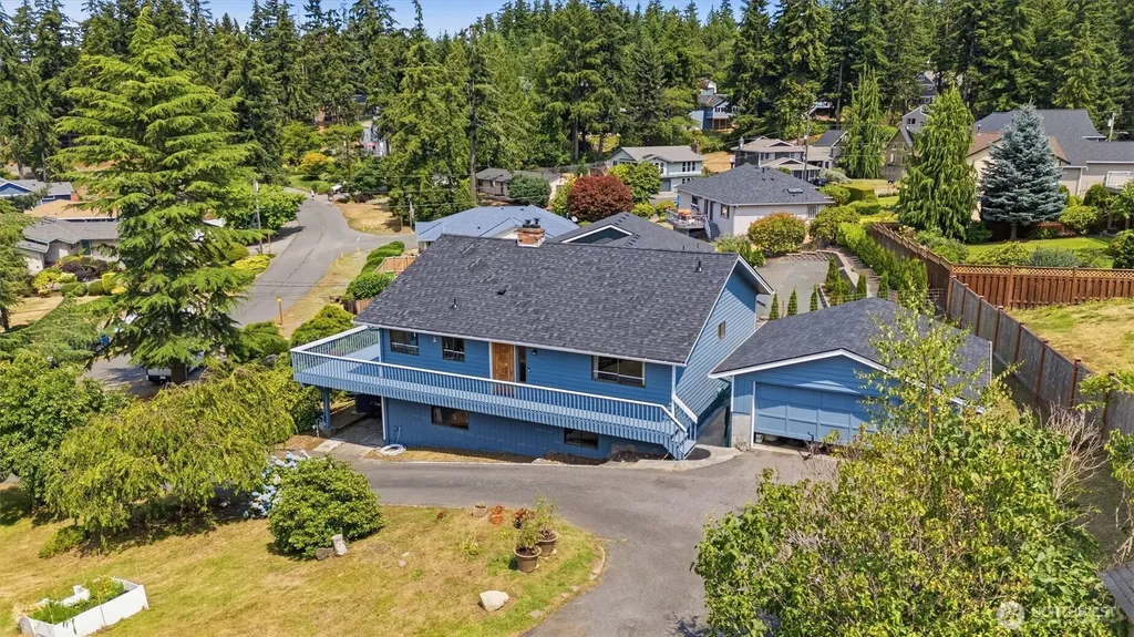352 Lochwood Drive Camano Island WA 98282