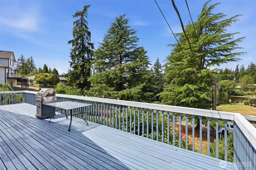 352 Lochwood Drive Camano Island WA 98282