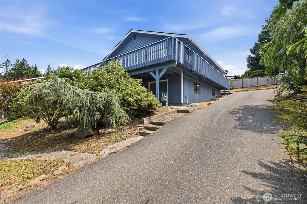 352 Lochwood Drive Camano Island WA 98282