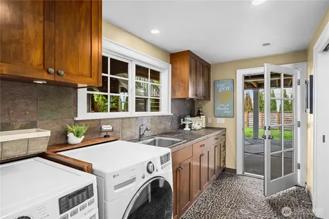 4814 194th Avenue SE Issaquah WA 98027