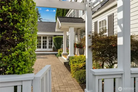 4814 194th Avenue SE Issaquah WA 98027