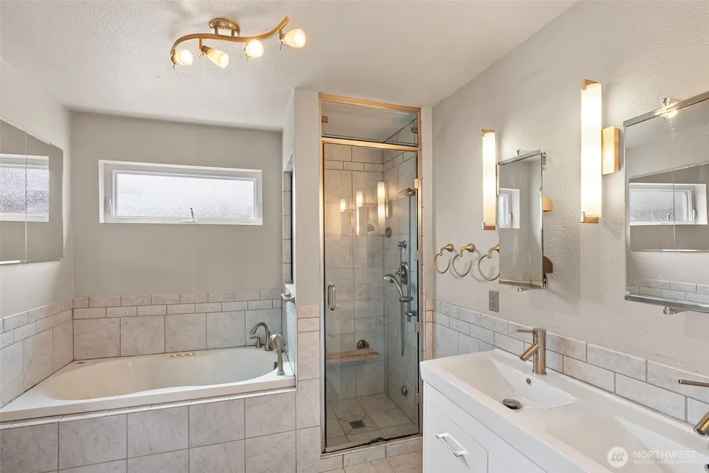 6406 E Royal View Lane Port Orchard WA 98366