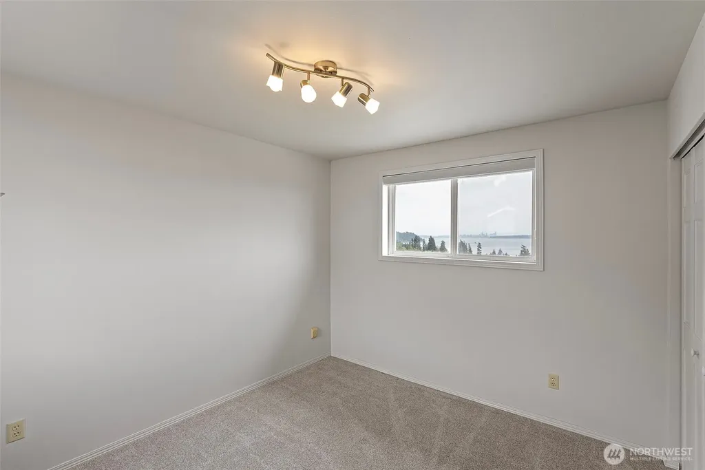 6406 E Royal View Lane Port Orchard WA 98366