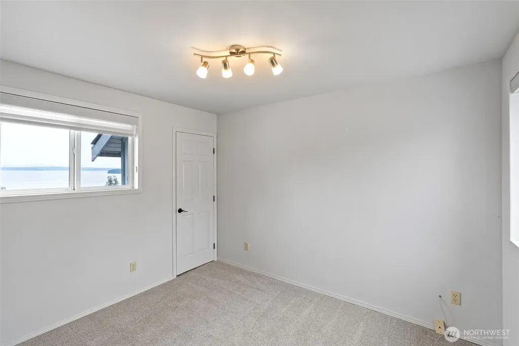 6406 E Royal View Lane Port Orchard WA 98366
