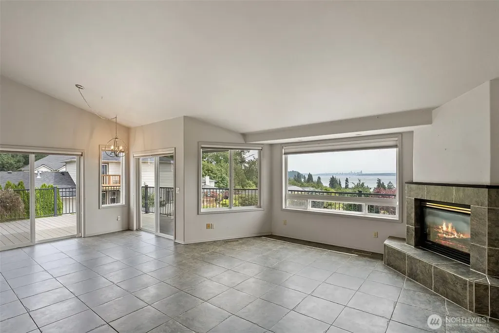 6406 E Royal View Lane Port Orchard WA 98366