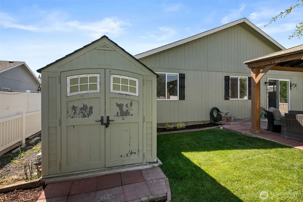 808 Willow Avenue NE Quincy WA 98848