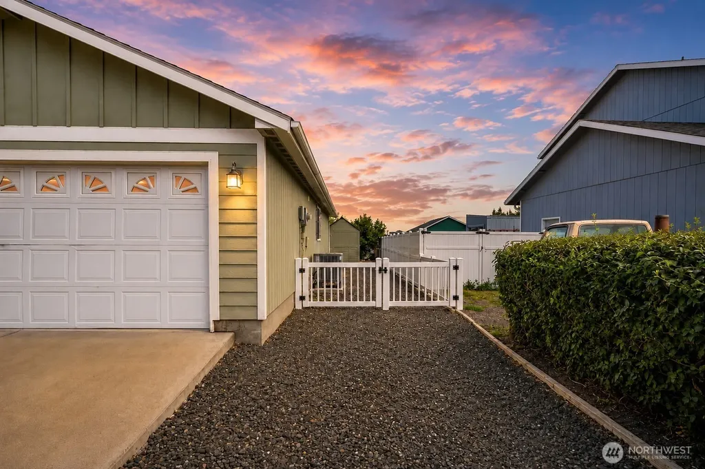 808 Willow Avenue NE Quincy WA 98848