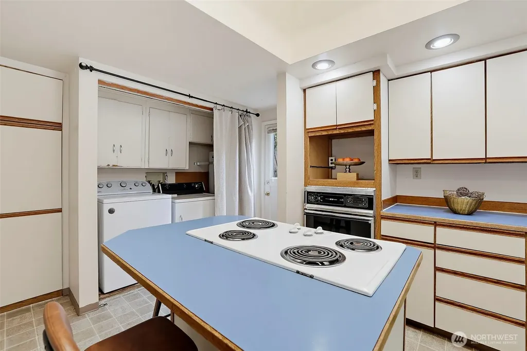 2327 NE 92nd Street Seattle WA 98115