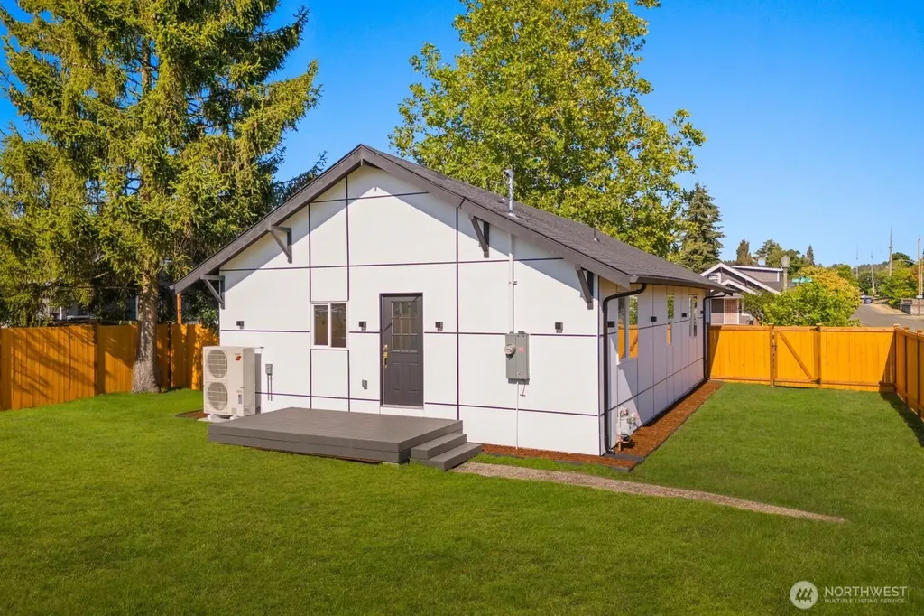 6648 S Lawrence Street Tacoma WA 98409
