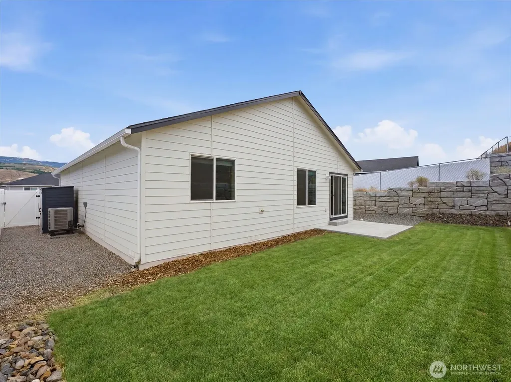 2307 SE Sage Brooke Road East Wenatchee WA 98802
