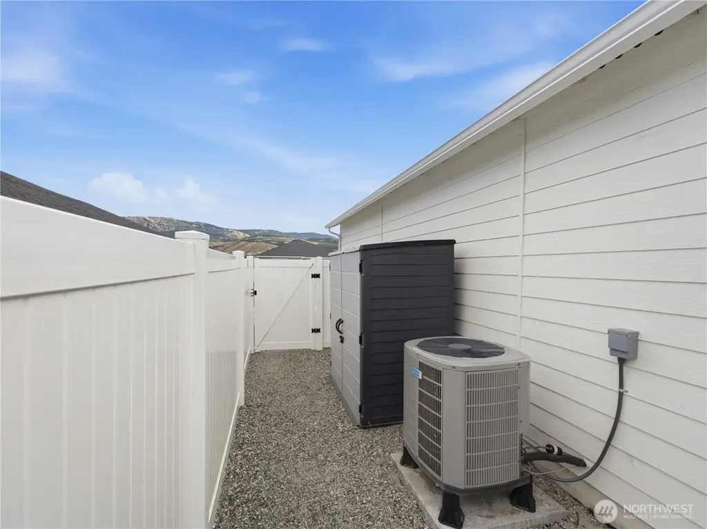 2307 SE Sage Brooke Road East Wenatchee WA 98802