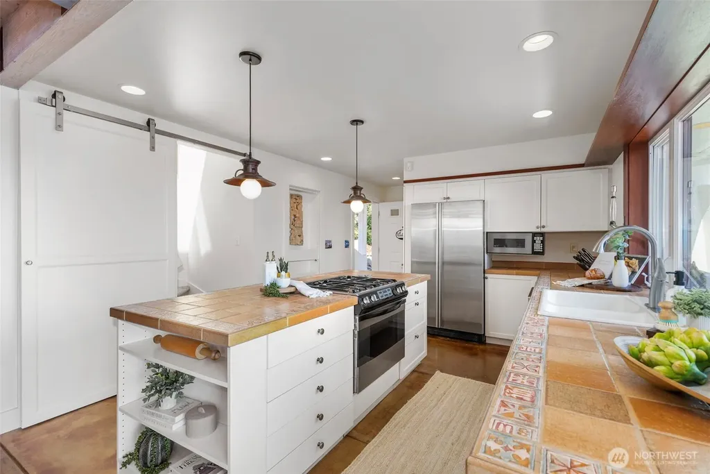 26986 Washington Boulevard NE Kingston WA 98346