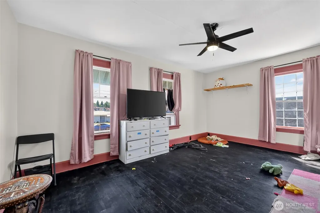 255 Emerson Avenue Hoquiam WA 98550