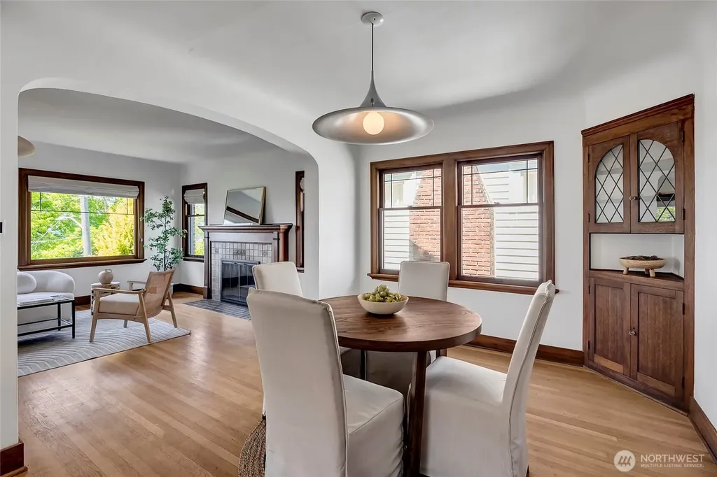 2714 10th Avenue W Seattle WA 98119