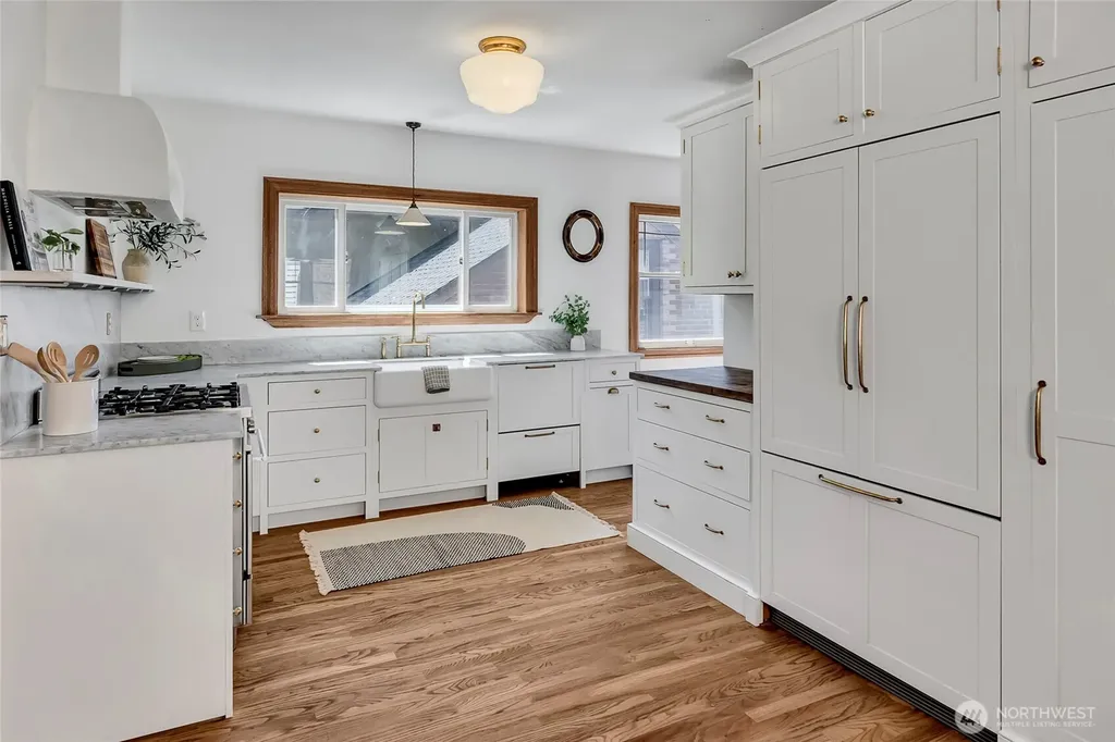 2714 10th Avenue W Seattle WA 98119