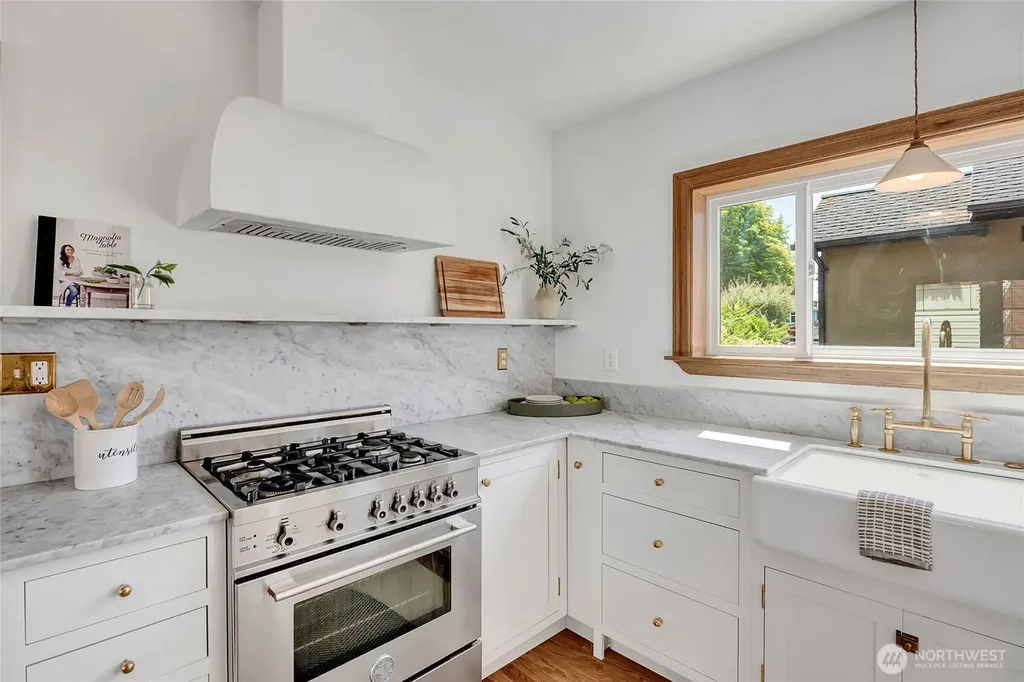 2714 10th Avenue W Seattle WA 98119