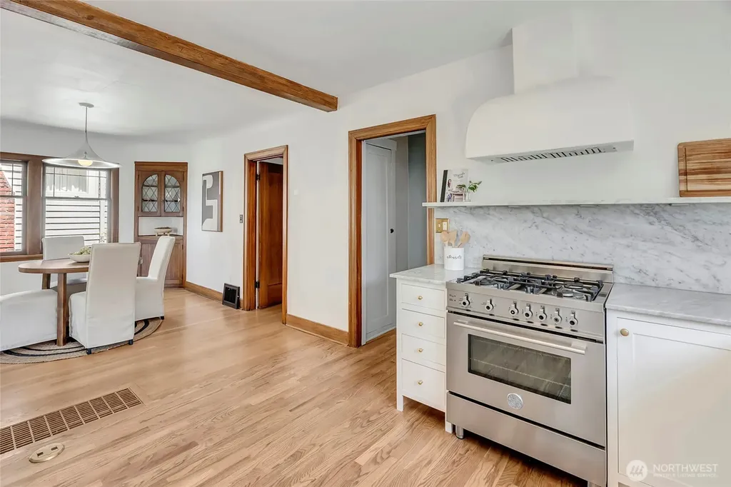 2714 10th Avenue W Seattle WA 98119