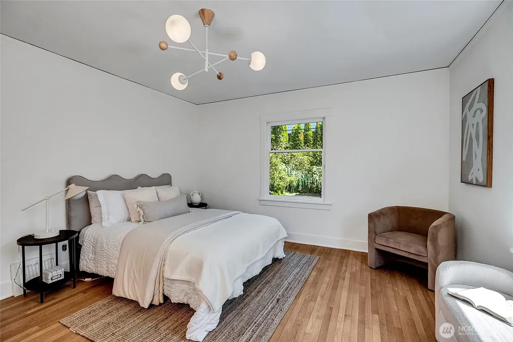 2714 10th Avenue W Seattle WA 98119