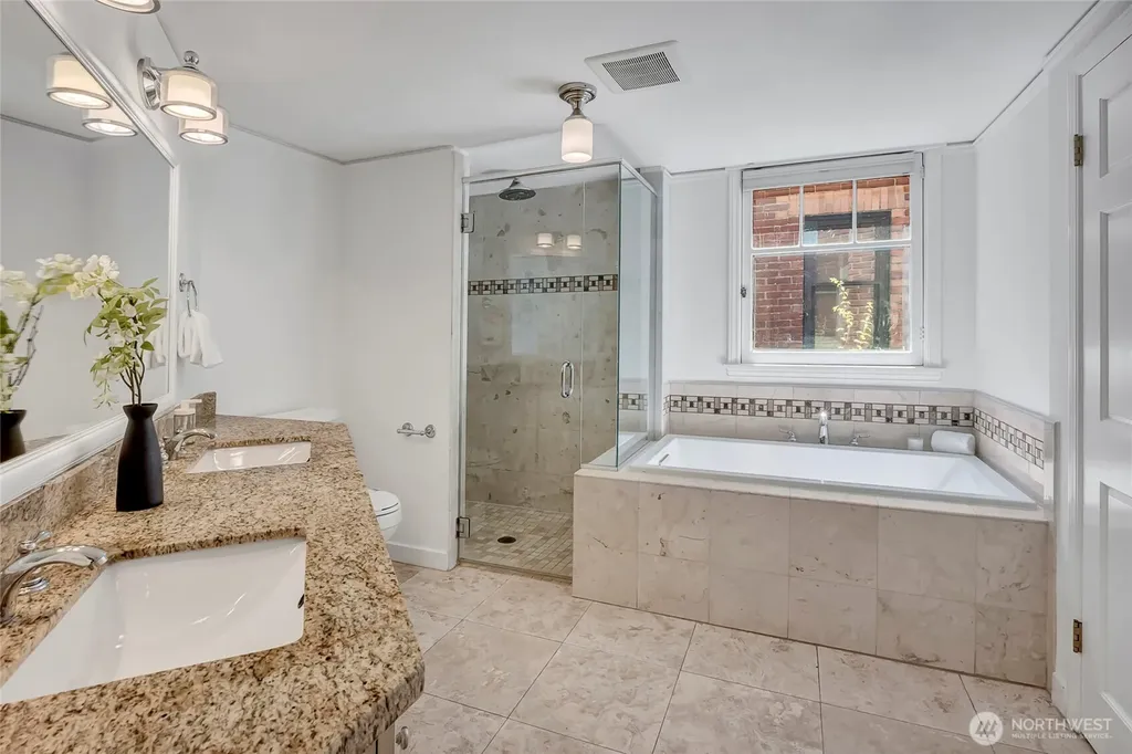 2714 10th Avenue W Seattle WA 98119
