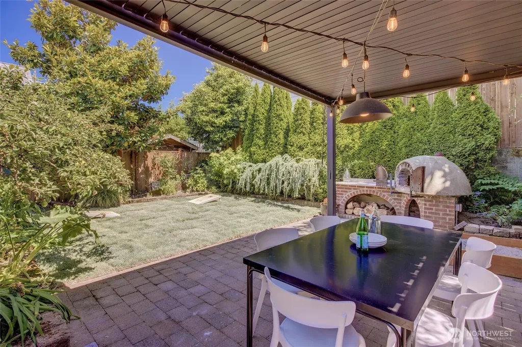 2714 10th Avenue W Seattle WA 98119