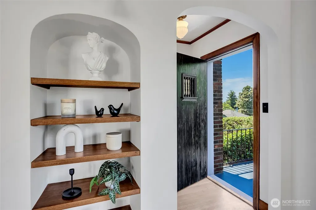 2714 10th Avenue W Seattle WA 98119