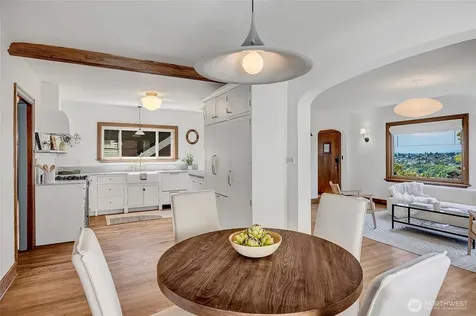 2714 10th Avenue W Seattle WA 98119