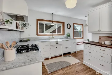 2714 10th Avenue W Seattle WA 98119