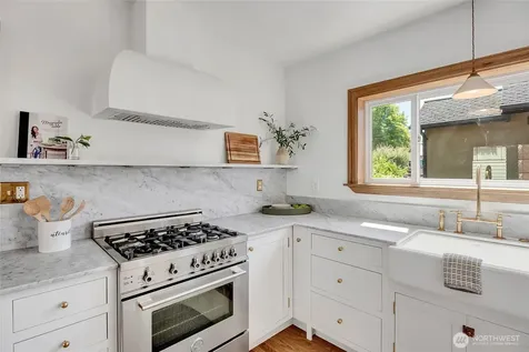 2714 10th Avenue W Seattle WA 98119