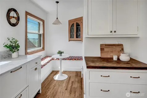 2714 10th Avenue W Seattle WA 98119
