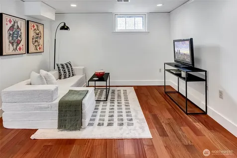 2714 10th Avenue W Seattle WA 98119