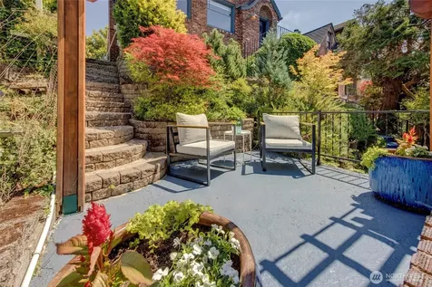 2714 10th Avenue W Seattle WA 98119