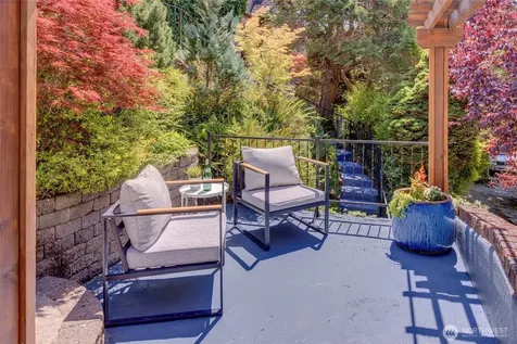 2714 10th Avenue W Seattle WA 98119