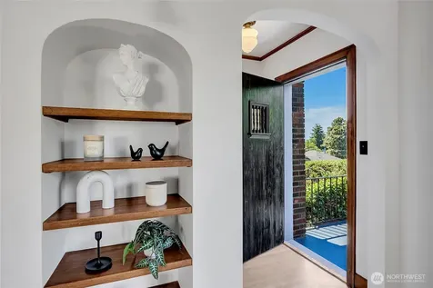 2714 10th Avenue W Seattle WA 98119