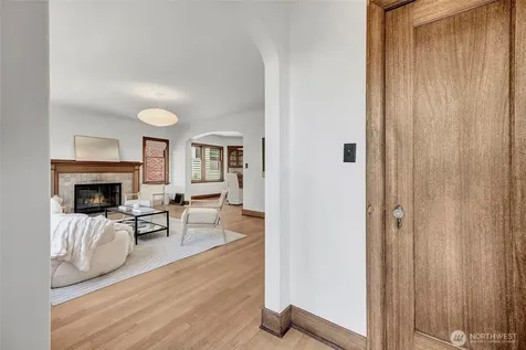 2714 10th Avenue W Seattle WA 98119