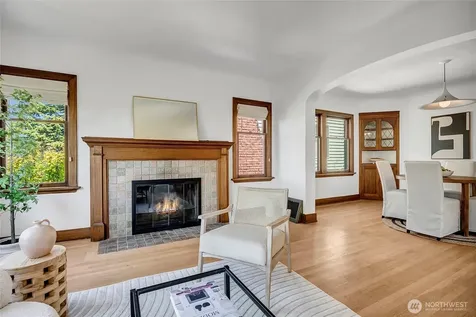 2714 10th Avenue W Seattle WA 98119