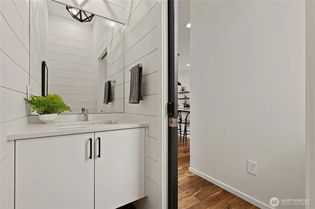 4532 51st Place SW Seattle WA 98116
