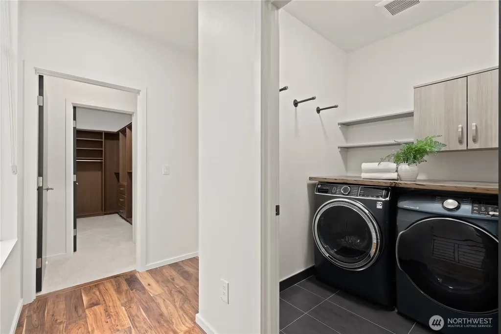 4532 51st Place SW Seattle WA 98116