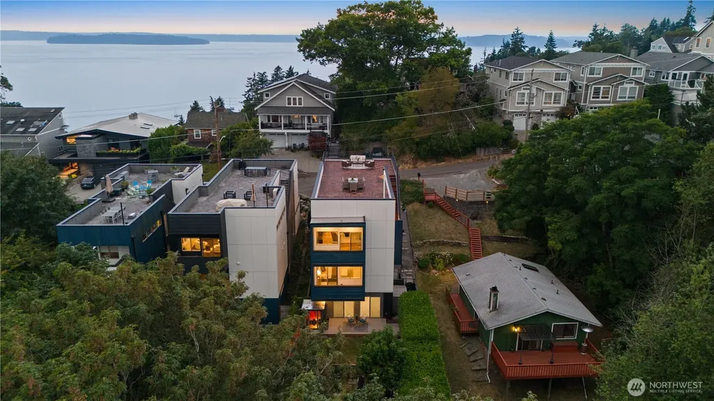 4532 51st Place SW Seattle WA 98116