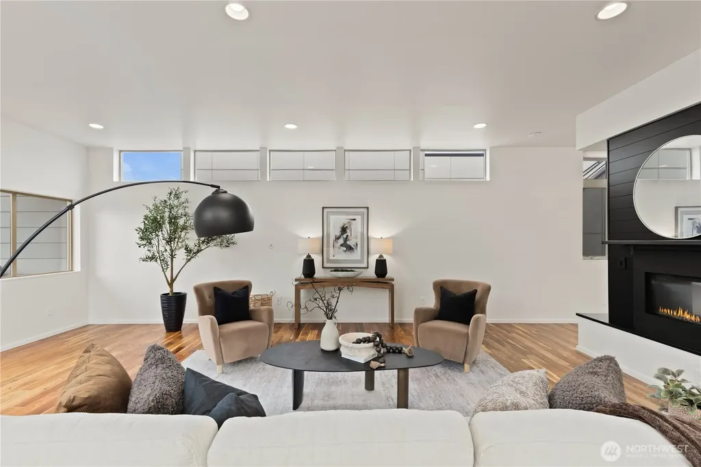 4532 51st Place SW Seattle WA 98116