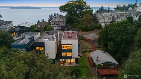 4532 51st Place SW Seattle WA 98116
