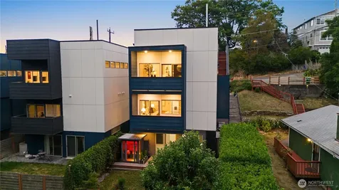 4532 51st Place SW Seattle WA 98116