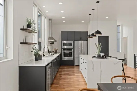 4532 51st Place SW Seattle WA 98116