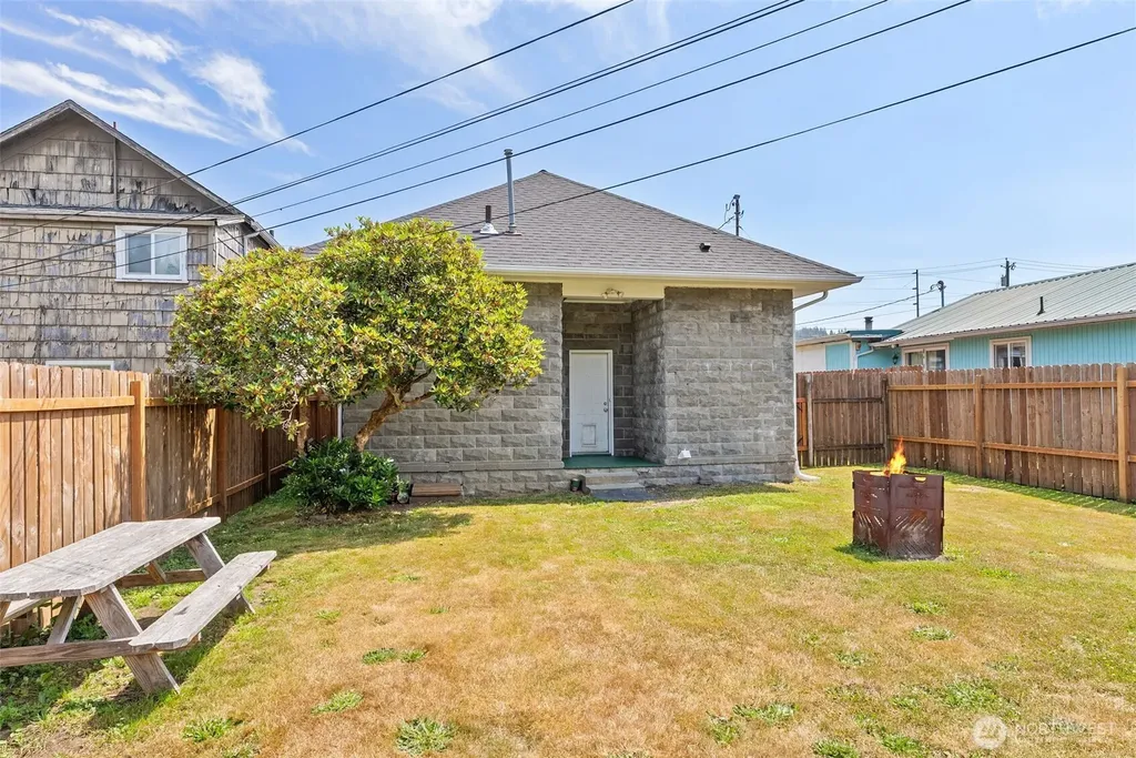 917 Monroe Hoquiam WA 98550