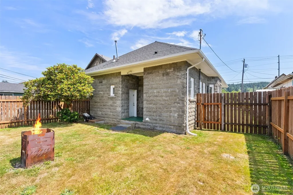 917 Monroe Hoquiam WA 98550
