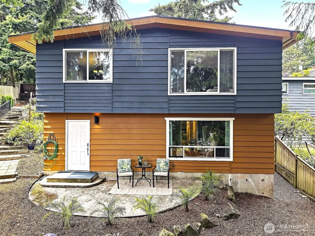 Shoreline WA, 16106 Densmore