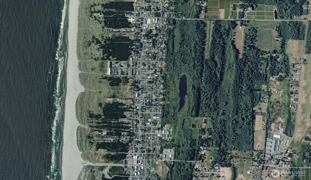 320 12th N Long Beach WA 98631